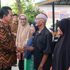 Pemprov Kepri Serahkan Bantuan Beras untuk 5000 KK di Tanjungpinang