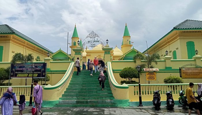 Nikmati Panorama Pulau Penyengat Sembari Berwisata Sejarah dan Religi 