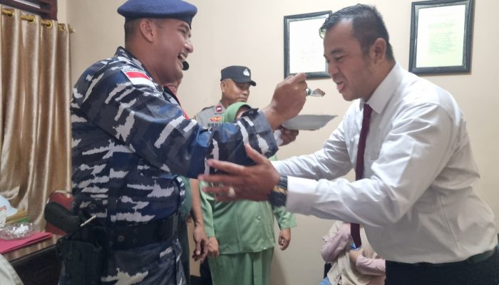 TNI Berikan Kejutan Untuk Polsek Jemaja Sempena HUT Bhayangkara ke-78