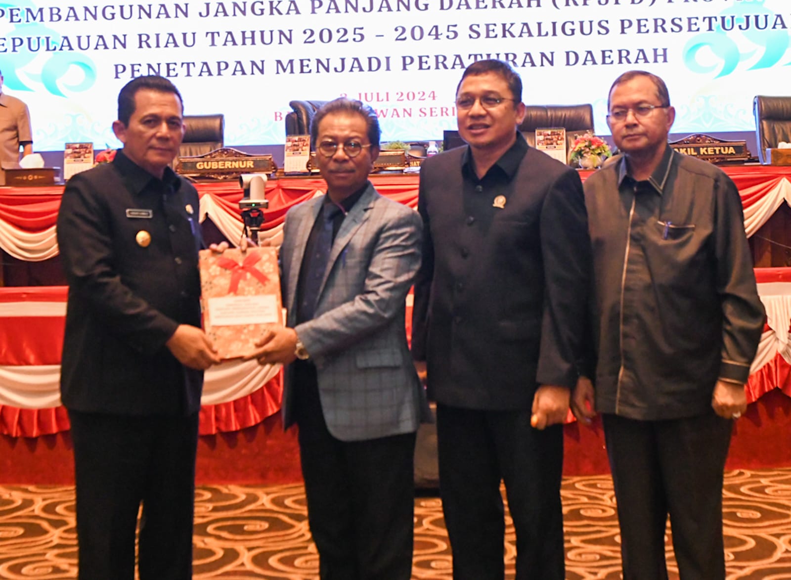 Rapat Paripurna DPRD Kepri Sahkan Perda RPJPD Provinsi Kepri 2025-2045