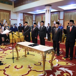 Gubernur Ansar Lantik Lima Anggota KI Provinsi Kepri Periode 2025-2028