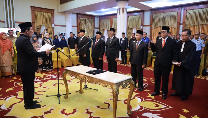 Gubernur Ansar Lantik Lima Anggota KI Provinsi Kepri Periode 2025-2028