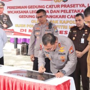 Wan Siswandi Dampingi Kapolda Kepri Resmikan Prasarana Penunjang Kegiatan Polres Natuna