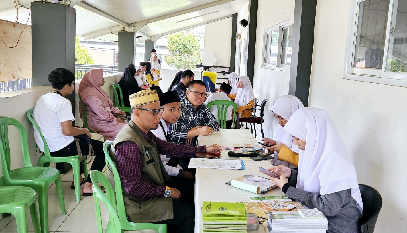 BPW KKSS Kepri Berikan Bea Siswa Jadi Santri di Ponpes Modern Darul Mukhlisin Bandung