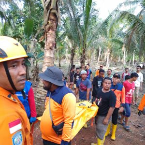Lansia Ditemukan Meninggal Dunia di Pekarangan Rumahnya