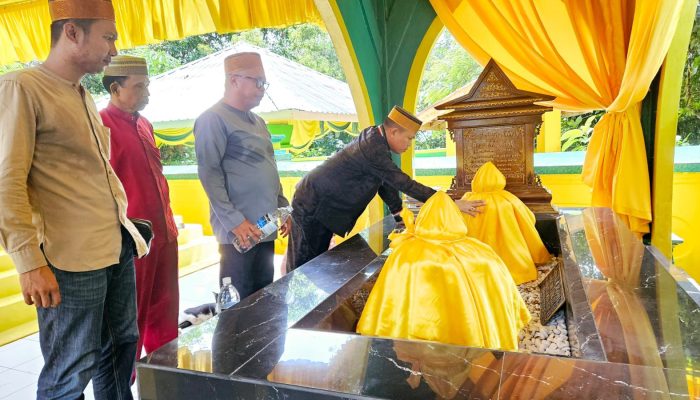 Jelang Pelantikan, Ketua KKSS Kepri Ziarah ke Makam Raja Haji Fisabilillah di Penyengat 