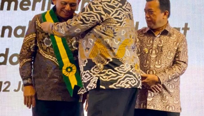 Gubernur Kepri Terima Bintang Abhinaya Jagadhita Atas Inovasi Untuk Koperasi