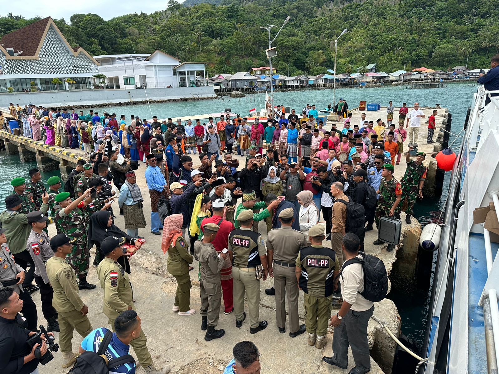 Bupati Natuna Tiba Di Serasan, Besok Buka Event Internasional Parade Jetsky di Pantai Sisi