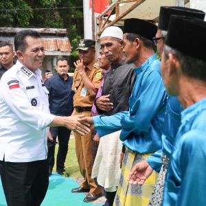 Silaturahmi di Pulau Duyung Lingga, Gubernur Ansar Serahkan Bantuan Rp664,4 Juta