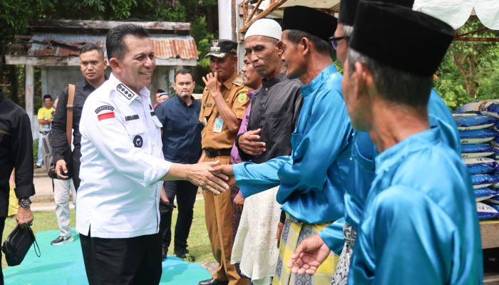 Silaturahmi di Pulau Duyung Lingga, Gubernur Ansar Serahkan Bantuan Rp664,4 Juta