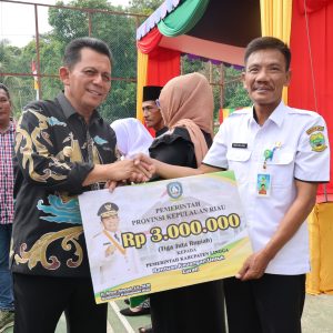 Gubernur Ansar Salurkan Bantuan Senilai Rp523,2 Juta di Kecamatan Pancur Lingga
