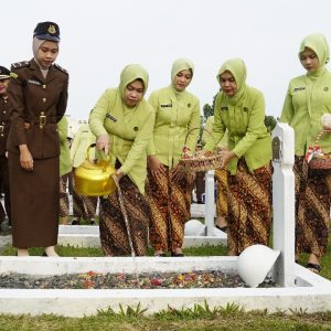 Peringati HBA Ke-64 dan IAD Ke-XXIV, Kejati Kepri Ziarah dan Syukuran 