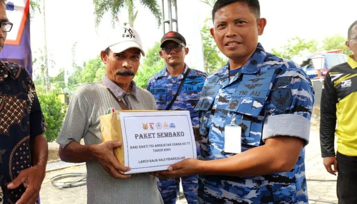 Baksos Lanud RHF, Ratusan Warga Antusias Datangi Kantor Desa Gunung Kijang Bintan