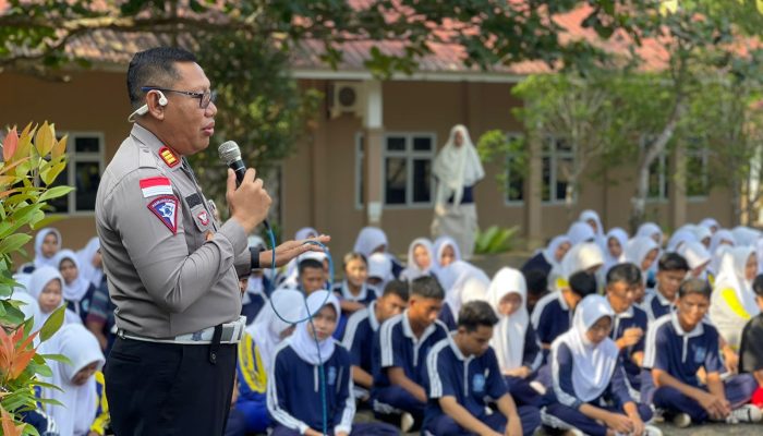 Satlantas Polres Bintan Sosialisasi Tertib Berlalu Lintas di SMAN 1 Teluk Bintan