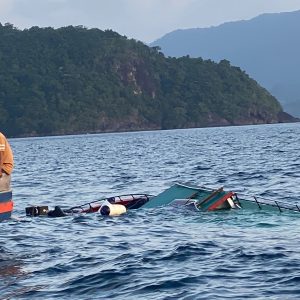 KM. Samarinda Tenggelam di Perairan Anambas, 22 Penumpang Dirawat dan 3 Meninggal