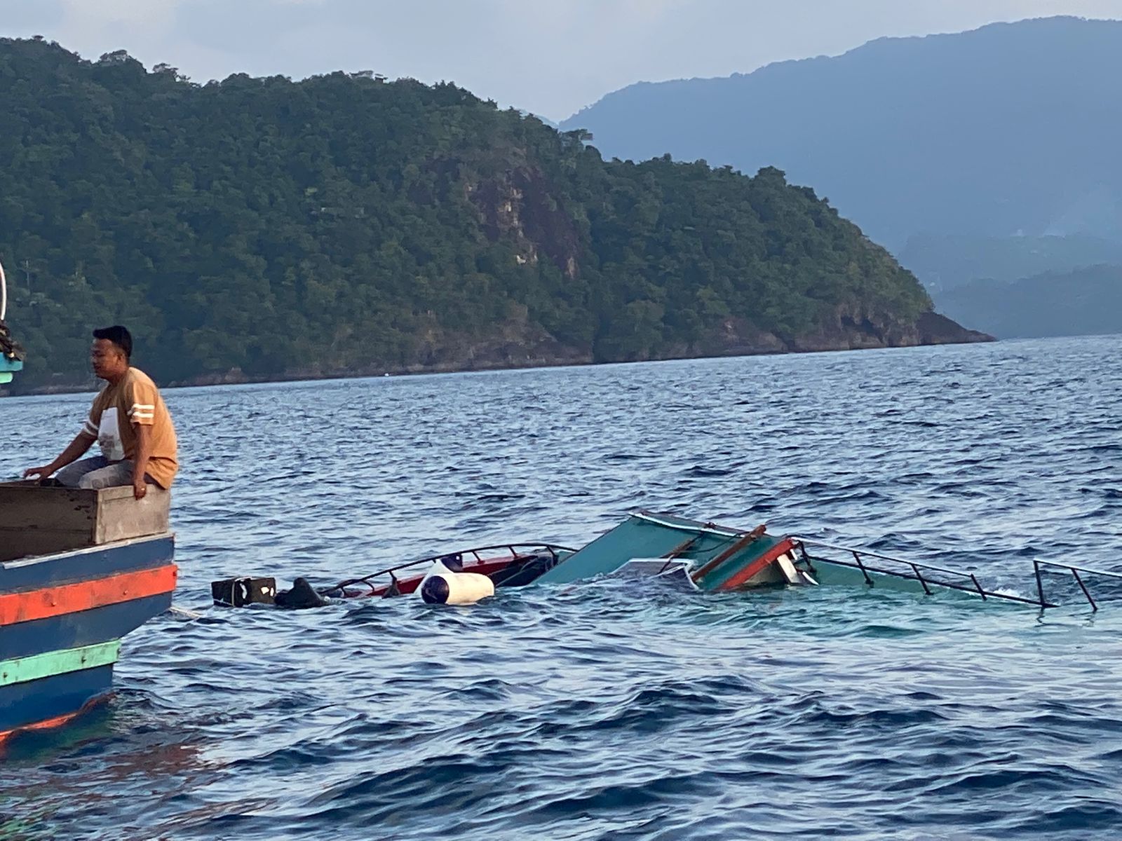 KM. Samarinda Tenggelam di Perairan Anambas, 22 Penumpang Dirawat dan 3 Meninggal