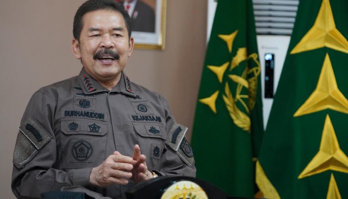 Kerja Sama JAMINTEL dan Puspom TNI, Jaksa Agung Serahkan 8 Kendaraan Tahanan Militer 
