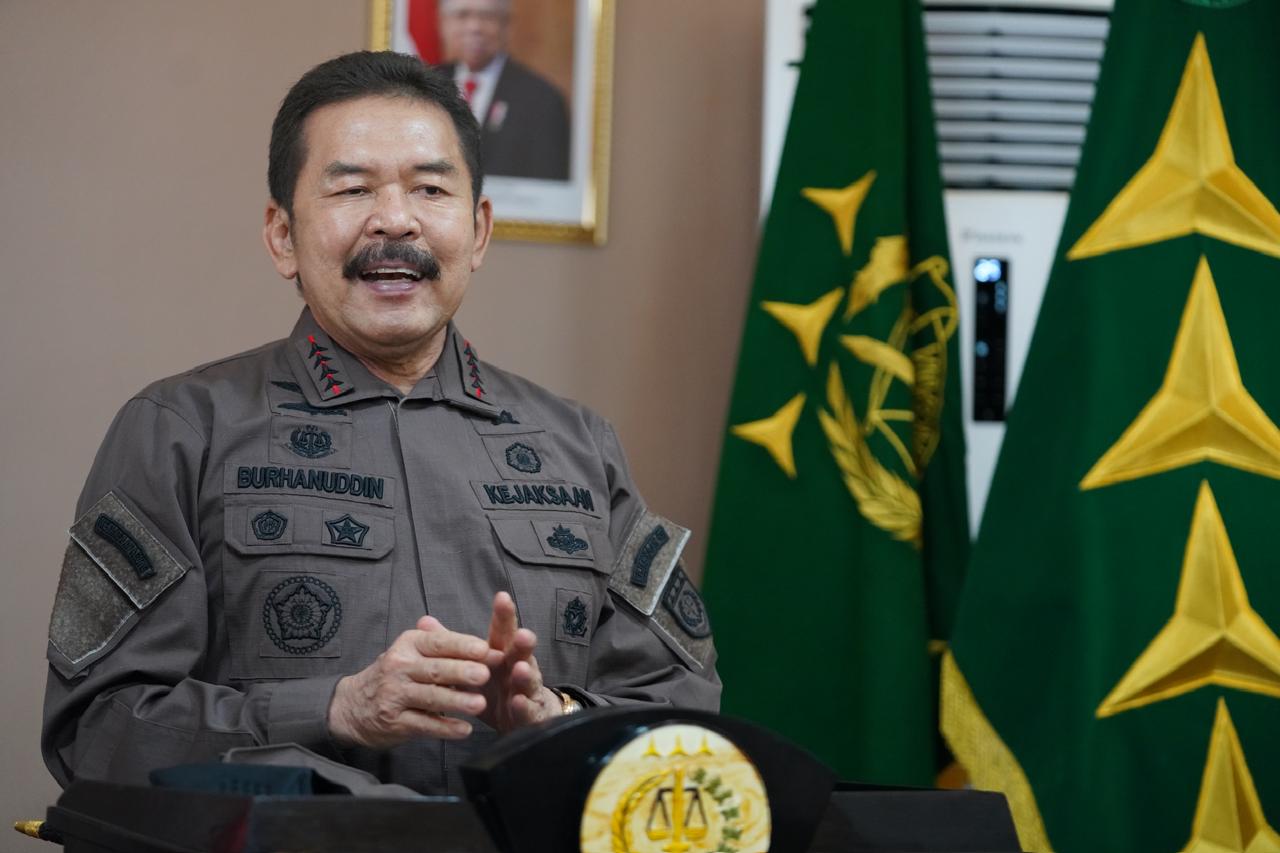 Kerja Sama JAMINTEL dan Puspom TNI, Jaksa Agung Serahkan 8 Kendaraan Tahanan Militer 