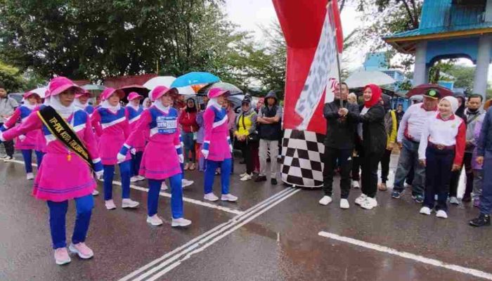 Meski Hujan, 121 Peserta Antusias Ikuti Lomba Gerak Jalan Proklamasi 8 Km 