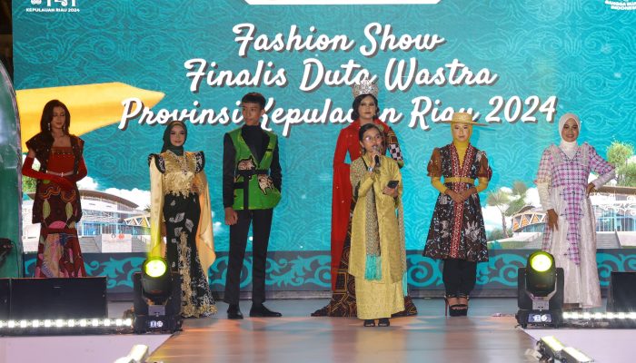 Malam Puncak Dekrafest Kepri 2024, Dzaki Afif Terpilih Duta Wastra Kepri 2024