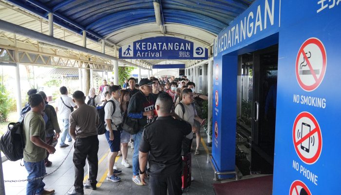 Terminal Ferry Internasional Batam Center Berjalan Normal, Layani 15 Ribu Penumpang selama 2-3 Agustus 2024