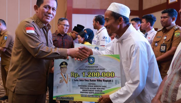 Tingkatkan Kesejahteraan Masyarakat, Gubernur Ansar Serahkan Bantuan Rp142 Miliar di Tanjungpinang