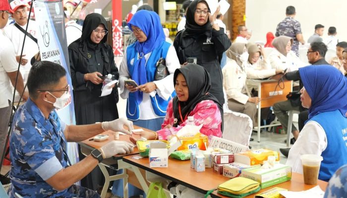 Peringati HUT Wara Ke-61, Lanud RHF Gandeng BPW KKSS Kepri Gelar Bakti Sosial