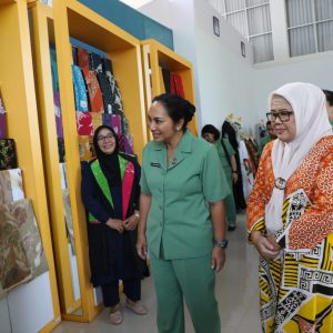 Marlin Agustina Bersama Ketua Persit Kartika Chandra Kirana Kunjungi Gedung Dekranasda Batam
