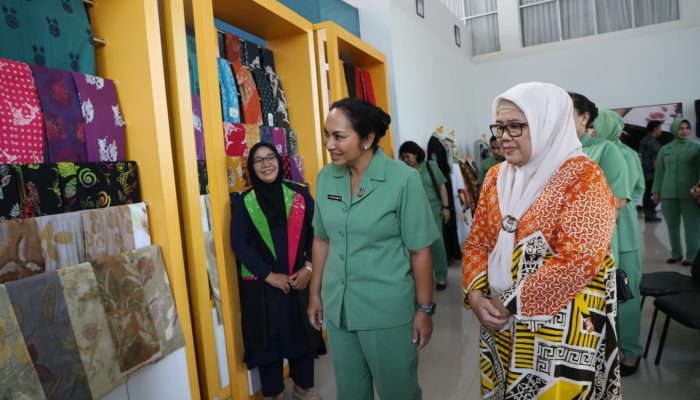 Marlin Agustina Bersama Ketua Persit Kartika Chandra Kirana Kunjungi Gedung Dekranasda Batam