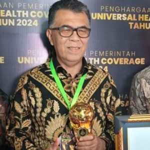 Diserahkan Wapres RI, Bupati Natuna Terima Penghargaan UHC 