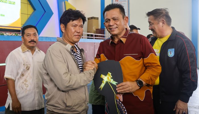 Gubernur Ansar Serahkan Bantuan senilai Rp82,55 Miliar untuk Kecamatan Batam Kota dan Nongsa