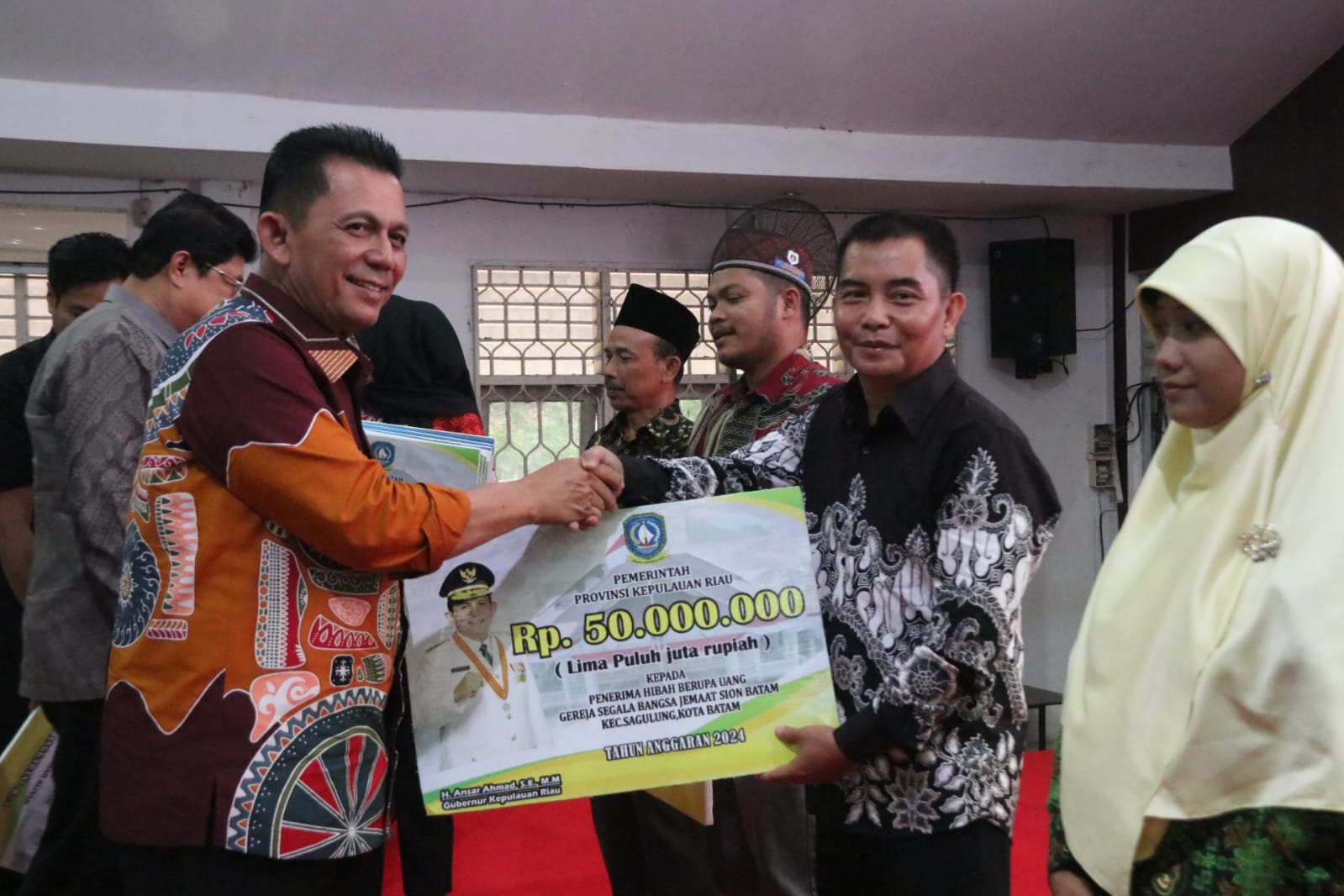 Tingkatkan Kesejahteraan, Gubernur Ansar Salurkan Bantuan Senilai Rp64,44 Miliar di Kota Batam