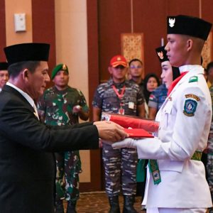 Gubernur Ansar Kukuhkan 33 Anggota Paskibraka Tingkat Provinsi Tahun 2024