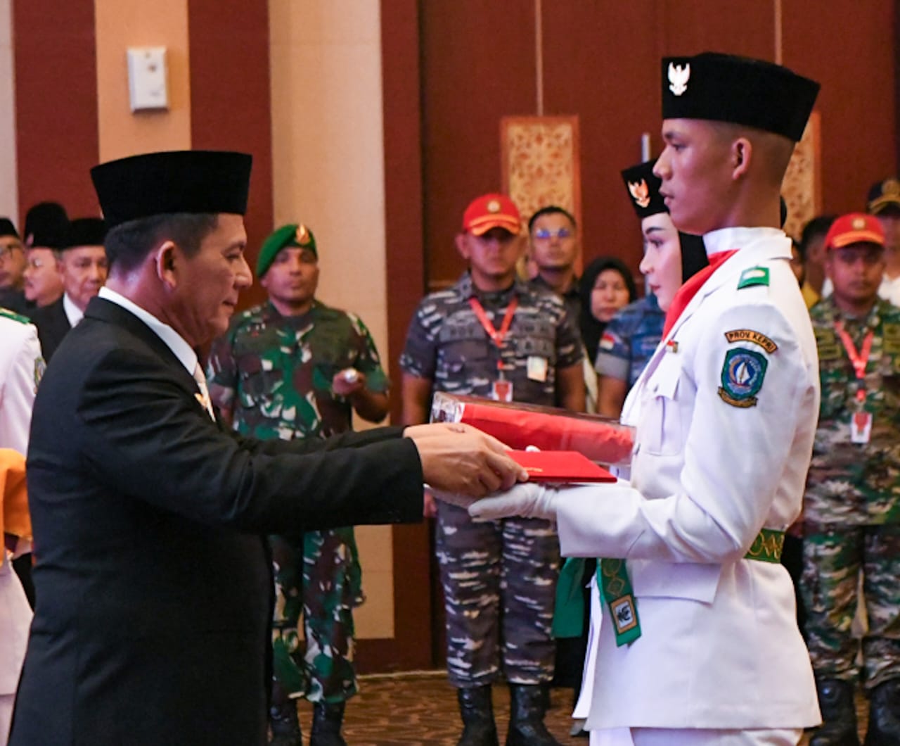 Gubernur Ansar Kukuhkan 33 Anggota Paskibraka Tingkat Provinsi Tahun 2024