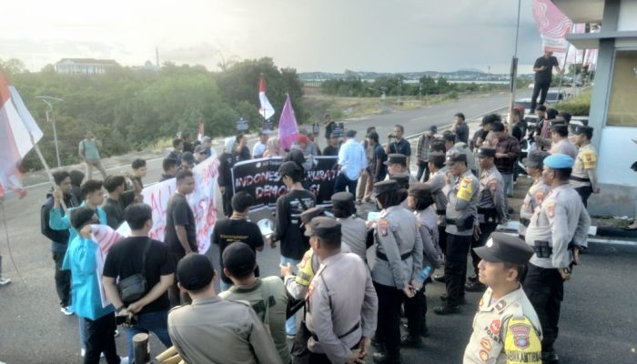 Inilah Tuntutan Aksi Damai Aliansi Darurat Demokrasi Indonesia di DPRD Kepri
