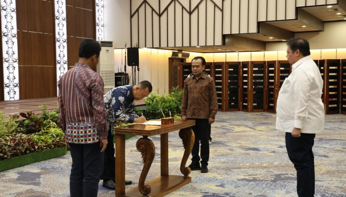 Menko Airlangga Lantik Dr. Alexander Zulkarnain Jadi Anggota Bidang Administrasi dan Keuangan BP Batam