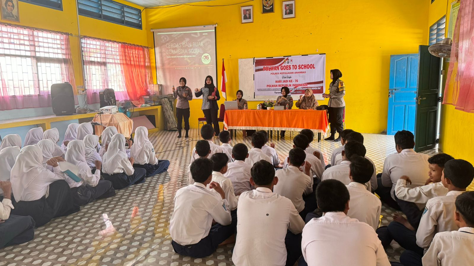 HUT Polwan ke-76: Polwan Polres Anambas Lakukan Police Go to School