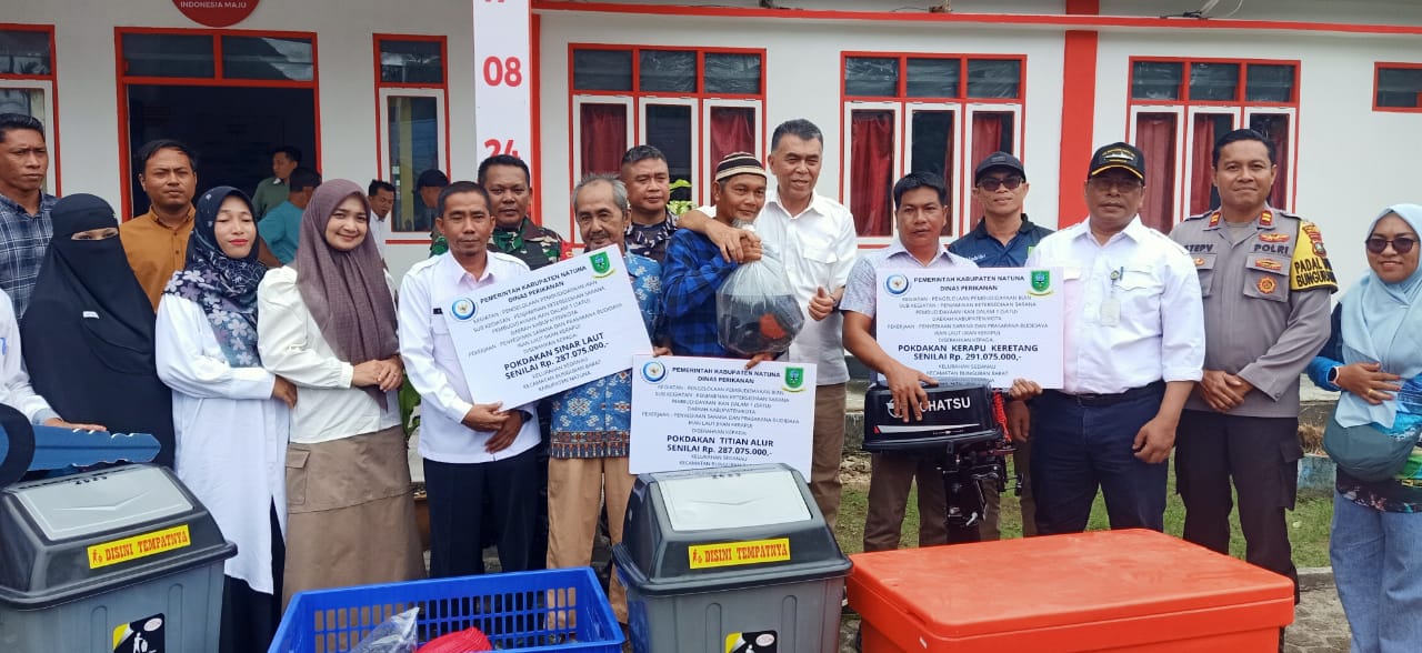 Kunker di Kelurahan Sedanau, Wan Siswandi Serahkan Berbagai Bantuan Untuk Masyarakat 