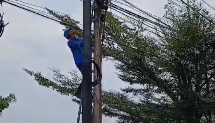Pasang Kabel Internet, Karyawan PT Intex Tersengat Listrik di Jalan Adi Sucipto