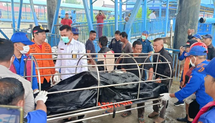 Remaja SMA Diduga Bunuh Diri Ditemukan Terapung di Laut Karimun