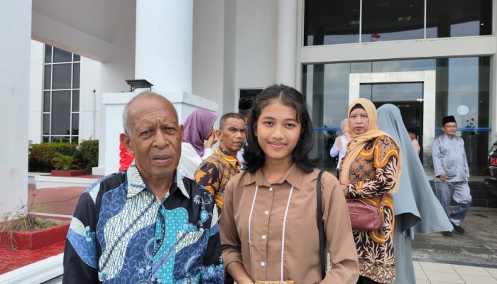 Titin Dari Kecil Bantu Ortu di Kebun Karet, Kini Siap Tempuh Pendidikan di Universitas Pertamina 
