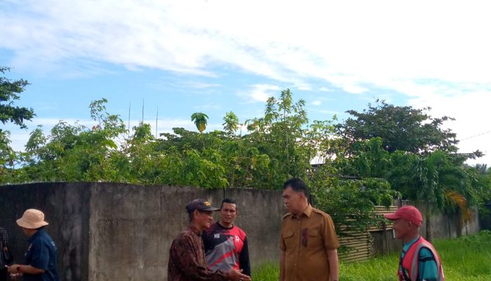 Wan Siswandi Tinjau Pembangunan Pangkalan Ojek di Pasar Baru Ranai 