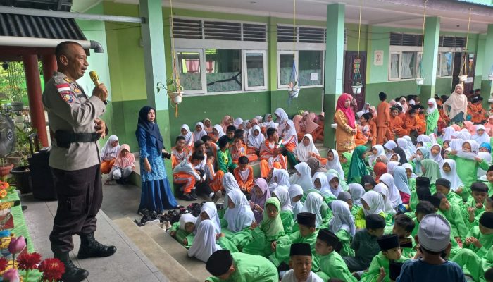 Sat Binmas Polresta Tanjungpinang Berikan Penyuluhan Cegah Bullying di MIN Tanjungpinang