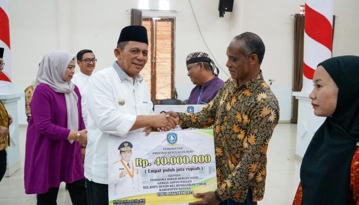 Pemprov Kepri Serahkan Bantuan Rp48,2 Miliar untuk Pembangunan di Bunguran Timur Natuna 
