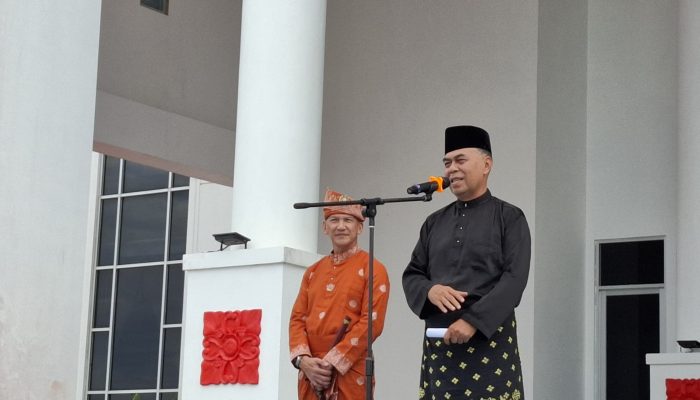 Hari Jadi Provinsi Kepri ke-22, Pemkab Natuna Serahkan Bantuan Kelompok Tani 