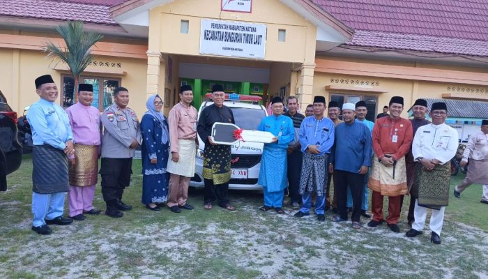 Bupati Natuna Serahkan Satu Unit Mobil Jenazah Untuk Kecamatan Bunguran Timur Laut