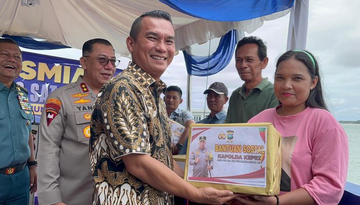 Resmikan Mako Sat Polairud Tanjungpinang, Kapolda Kepri Bagikan Bansos Untuk Warga 
