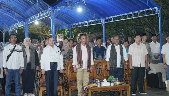 Salam Dua Jari, Ribuan Warga Tanjung Pinggir Sekupang Antusias Sambut Kehadiran Rudi – Rafiq