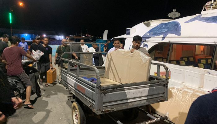 Polres Anambas Kawal Logistik Pilkada Dari Pelabuhan Tarempa Menuju Gudang KPU 