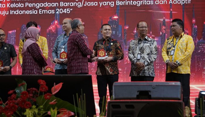 Pemprov Kepri Raih Penghargaan UKPBJ Proaktif dengan Capaian UMK Tertinggi